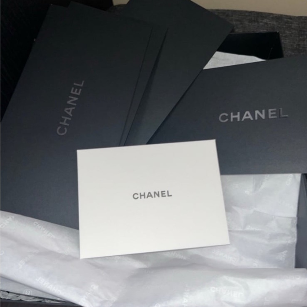 Chanel - Picture 5 of 7